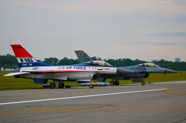 Lockheed F-16 Fighting Falcon —