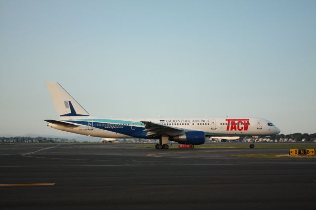 Boeing 757-200 (D4-CBP)