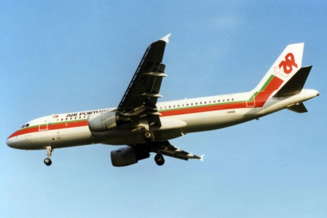 Airbus A320 (CS-TNB) - 1998