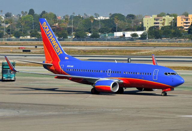 Boeing 737-700 (N951WN)