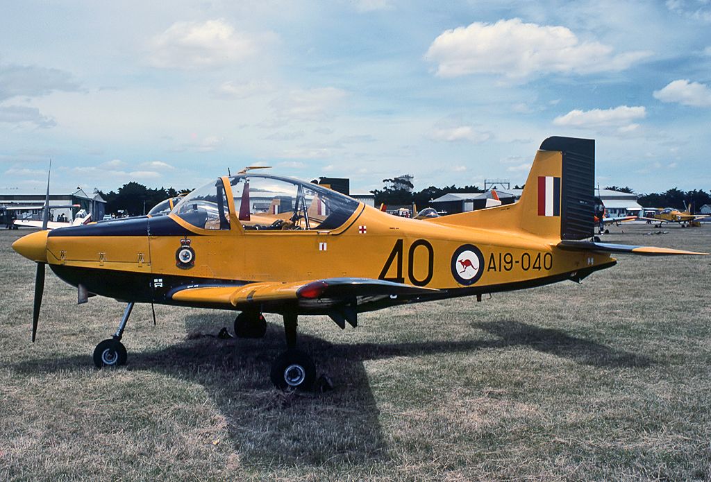 — — - AUSTRALIA - AIR FORCE NEW ZEALAND CT-4A AIRTRAINER REG A19-040 (CN 040) - POINT COOK AIRPORT VIC. AUSTRALIA - YMPC (5/12/1976)