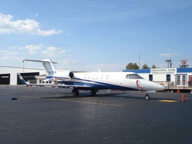 Learjet 40 (N615FX)