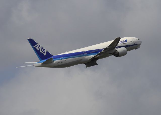 Boeing 777-200 (JA710A)