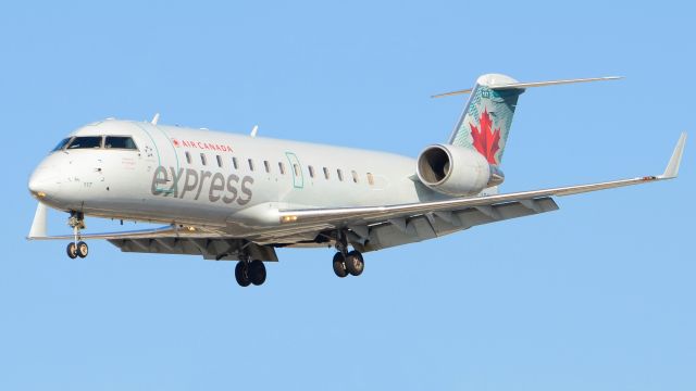 Canadair Regional Jet CRJ-200 (C-FWJI)