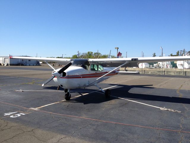 Cessna Skyhawk (N54833)