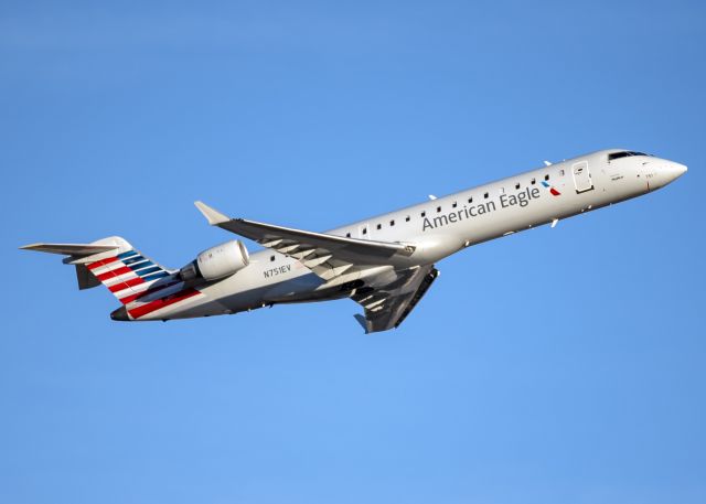 Canadair Regional Jet CRJ-700 (N751EV)