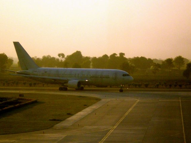 BOEING 767-200 (JY-JAG)