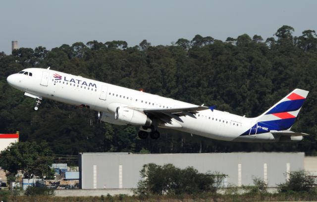 Airbus A321 (PT-MXE)