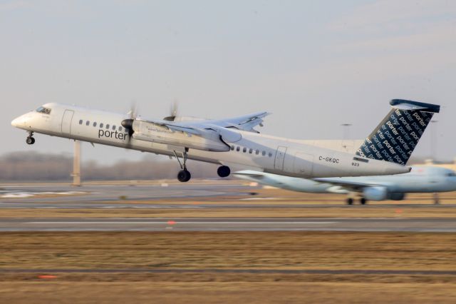 de Havilland Dash 8-400 (C-GKQC) - POE468 to Toronto City.