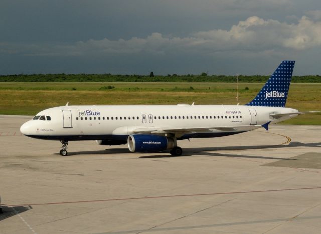 Airbus A320 (N656JB)