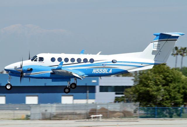 N559LA — - Very pretty King Air 300 N559LA ( s/n FL-1207) landing at Long Beach Airport (lgb/klgb).