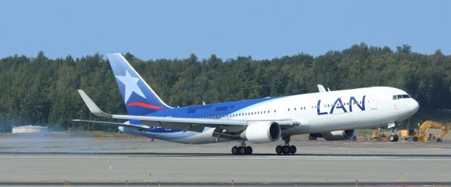 BOEING 767-300 (N542LA)
