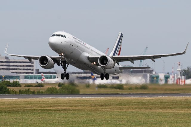 Airbus A320 (F-HEPF) - Second visit of the day for PF departing as AFR1069 to Paris CDG.