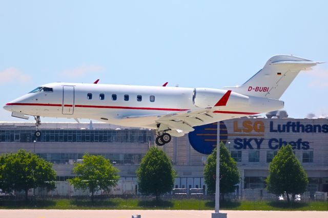 Bombardier Challenger 300 (D-BUBI)