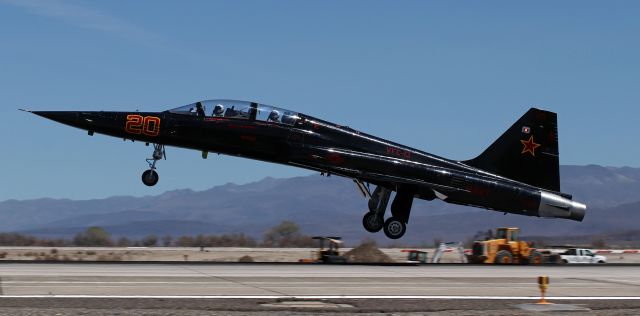 Northrop RF-5 Tigereye (76-1580) - The VFC-13 "Fighting Saints" Black Tiger, a Northrop F-5N Tiger II (761580), flares waaay back as it is about to touch down on KNFL's runway 31L as it returns to NAS Fallon after completing its sortie as an adversary warbird in a training mission.