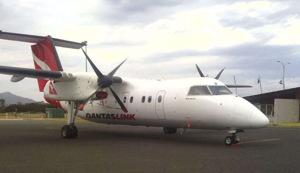 de Havilland Dash 8-200 (VH-TQG) - Qantaslink Dash 8 at Flinders Island, 2014