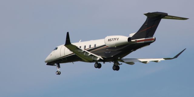 Canadair Challenger 350 (N577FX) - On short final is this 2020 Bombardier Challenger 350 in the Summer of 2022.