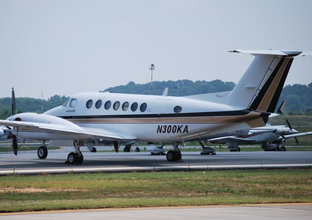 Beechcraft Super King Air 350 (N300KA) - MALONE AERO SALES LLC - 6/4/11