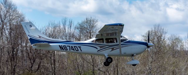 Cessna Skylane (N874DT) - Short final