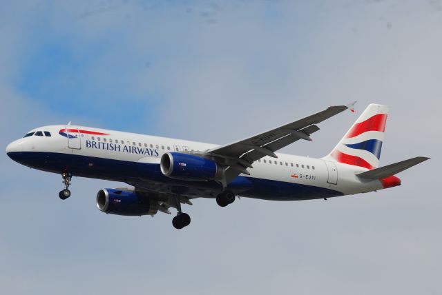 Airbus A320 (G-EUYI)