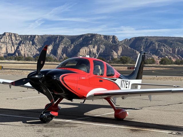 Cirrus SR-22 (N77EY)