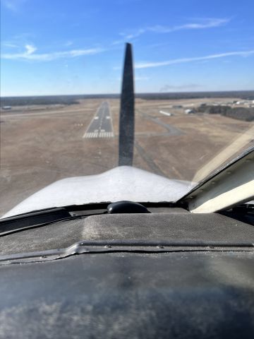 Piper Cherokee (N2563U) - N2563U on Final 