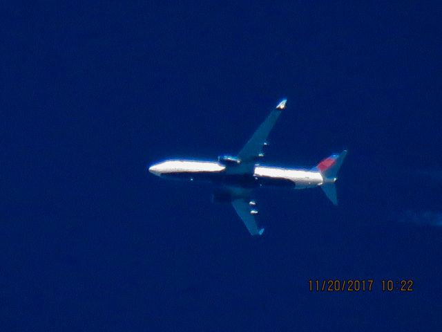 Boeing 737-800 (N3737C)