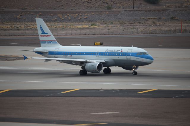 Airbus A319 (N744P)