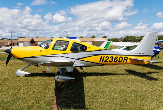 Cirrus SR22 Turbo (N236DR)