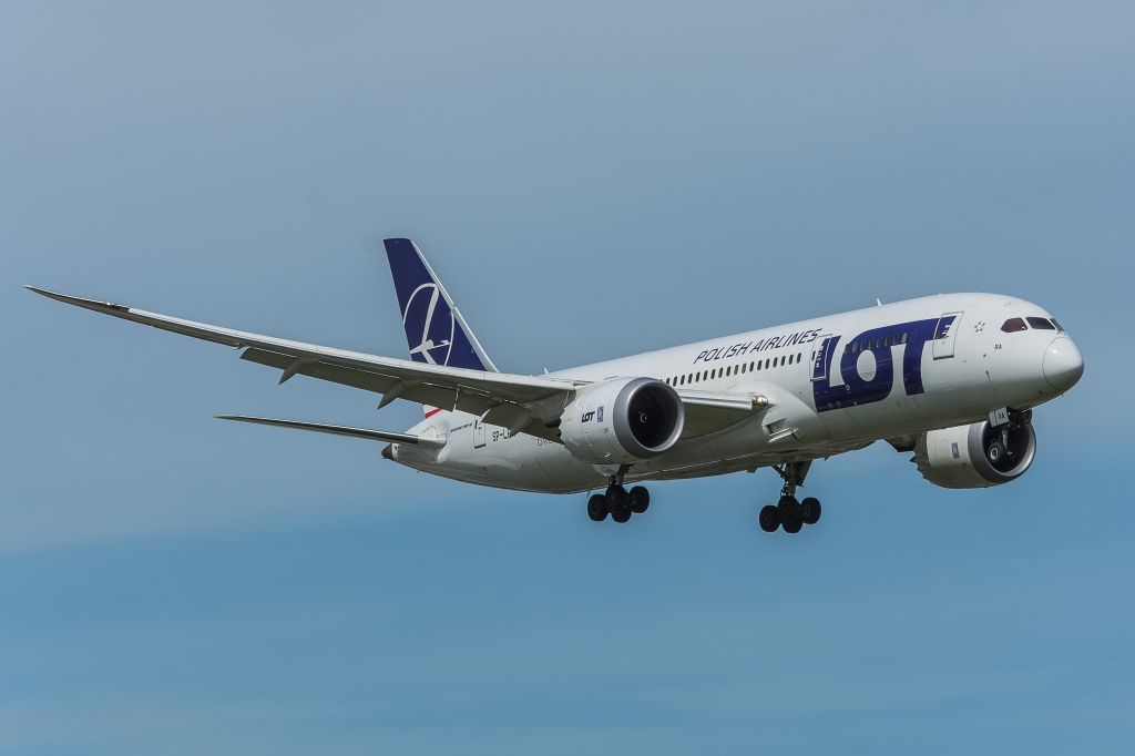 Boeing 787-8 (SP-LRA) - WAW SPOTTING