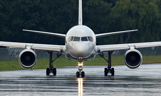 Boeing 757-200 (OO-TFA)