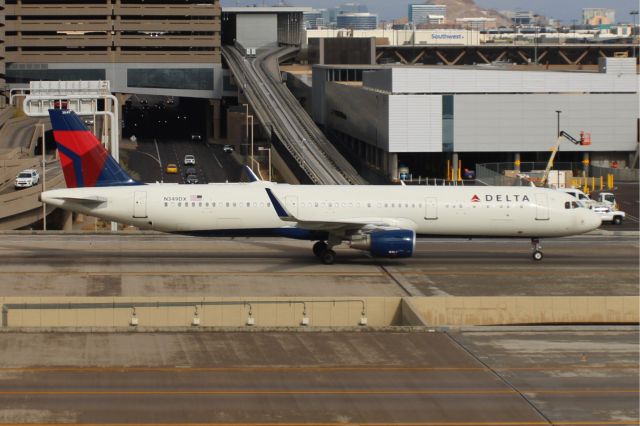 Airbus A321 (N349DX)