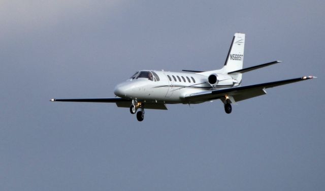 Cessna Citation II (N568ST) - On final is this 1987 Cessna Citation II in the Autumn of 2018. 