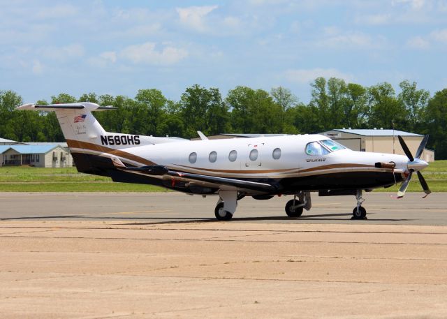 Pilatus PC-12 (N580HS) - At Downtown Shreveport.