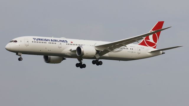 Boeing 787-9 Dreamliner (TC-LLB)