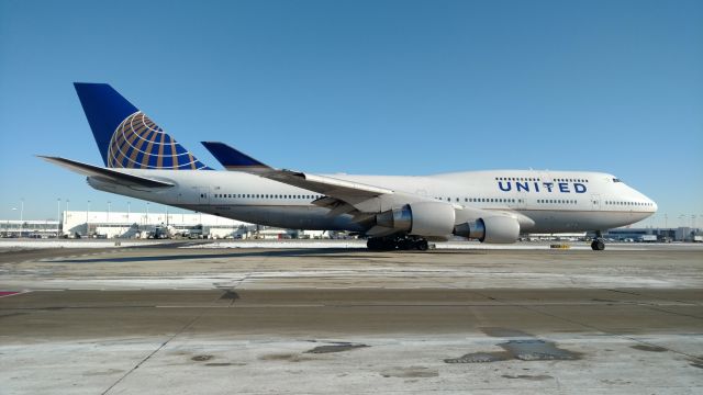 Boeing 747-400 (N182UA) - This is a throwback photo to 12/13/2016 in ORD as it was taxiing out.