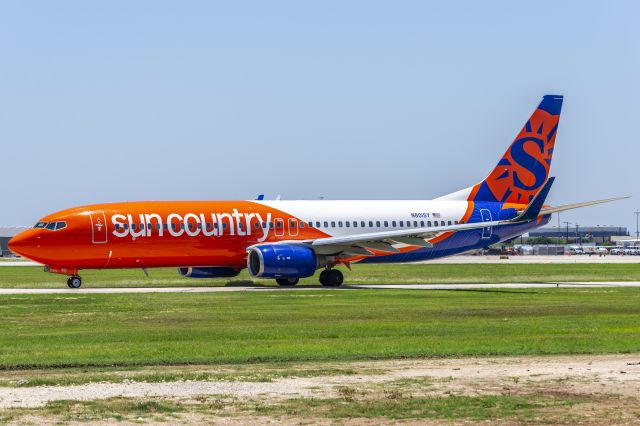 Boeing 737-800 (N801SY) - Off to Cancun