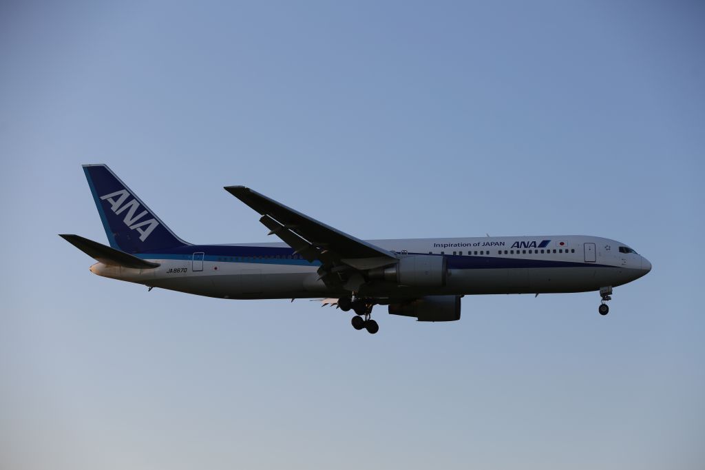 BOEING 767-300 (JA8670) - 04 July 2015:HND-HKD.