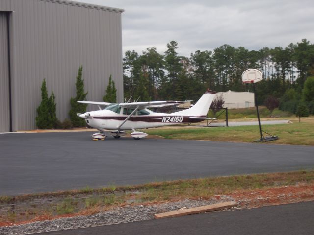 Cessna Skylane (N2416Q) - Parked at CCO