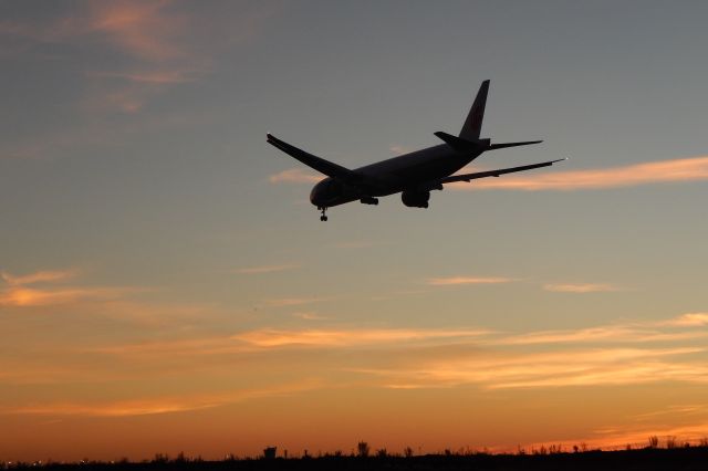 BOEING 777-300ER (B-1282)