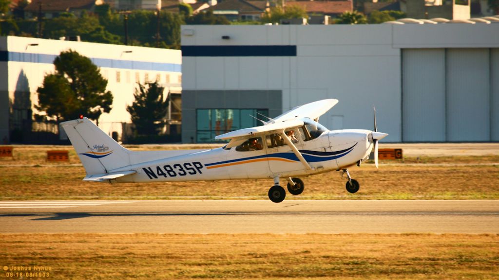 Cessna Skyhawk (N483SP) - Crosswind/29R landing.