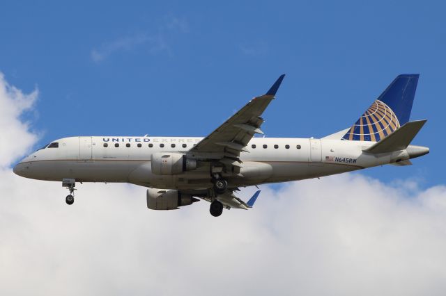 Embraer 170/175 (N645RW)