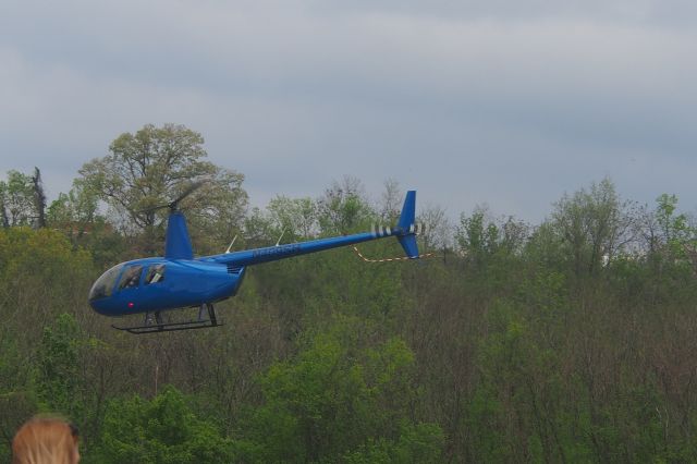 Robinson R-44 (N409SH)