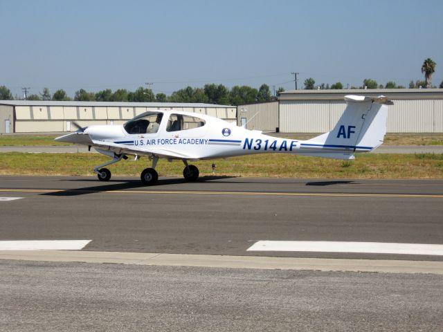 Diamond Star (N314AF) - 2009 Diamond DA-40br /Taxiing at Fullerton