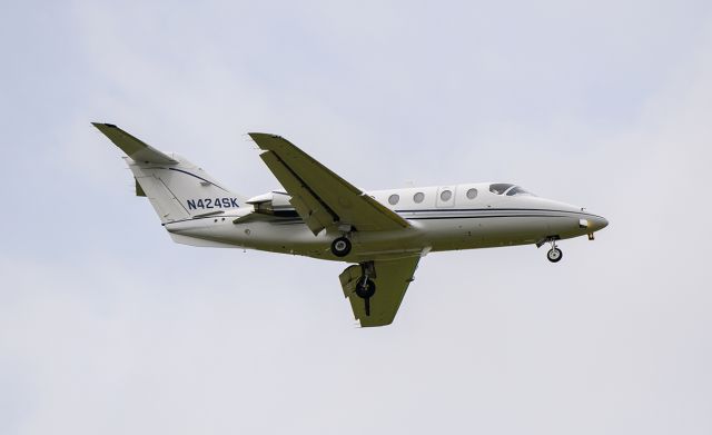 Beechcraft Beechjet (N424SK) - Arriving rwy 2L @KDPA.