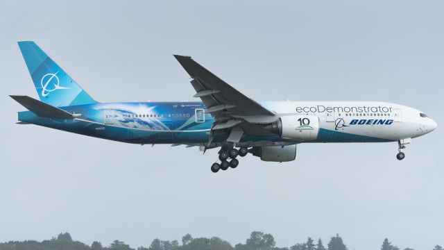 Boeing 777-200 (N861BC) - ecoDemonstrator returning in the rain.