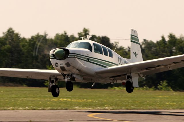 Mooney M-20 (OO-ABS) - CAPICS NV, KAGGEVINNE