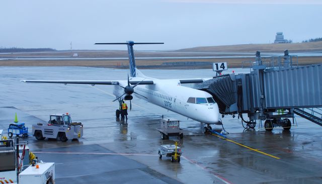 de Havilland Dash 8-400 (C-GLQP) - Bombardier Q400