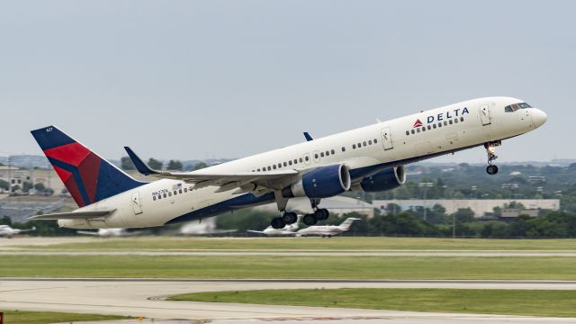 Boeing 757-200 (N627DL) - Departing 13Rbr /5/19/17