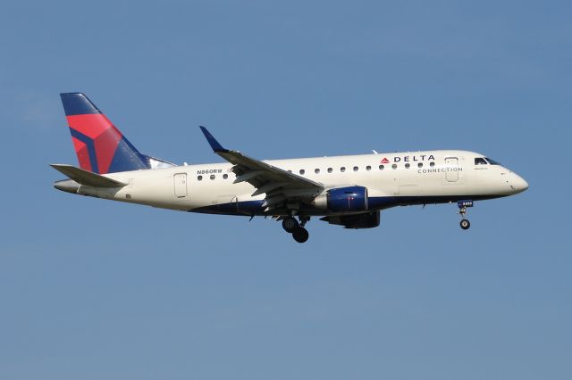 Embraer 170/175 (N860RW)